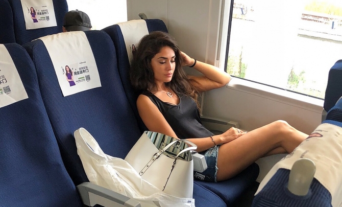 Oğlanla yataq fotosu yayıldığı deyilən Pərvin ölkədən getdi - FOTOLAR