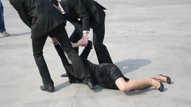 Mərakeşdə 13 kişi qızı bir ay zorlayıb - FOTO