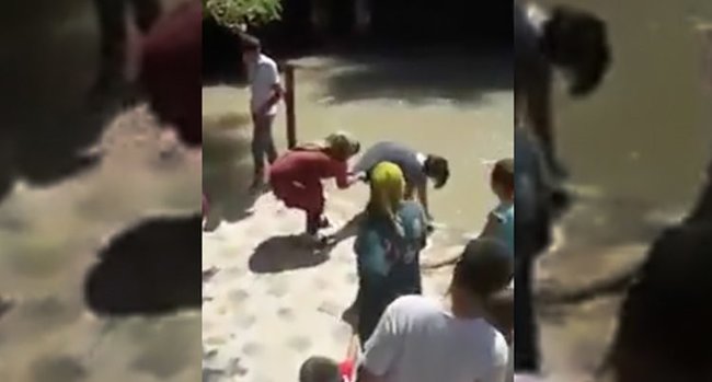 Oğru qadını soyundurub cəzalandırdılar – VİDEO