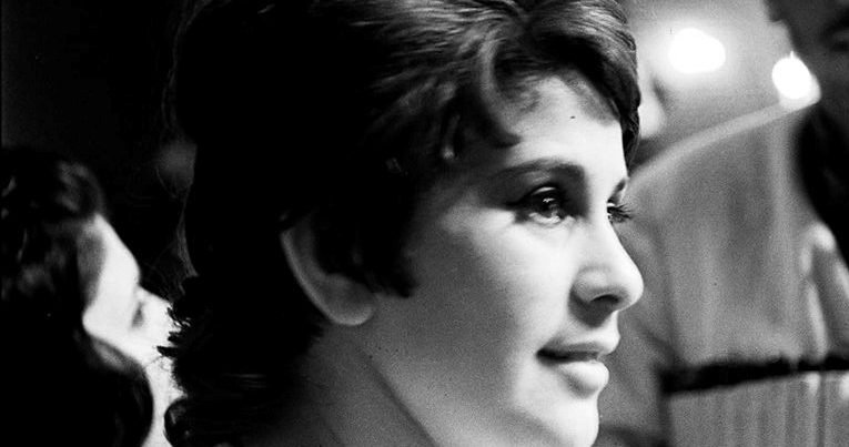 Məmurun məşuqəsi olmadı, başına oyun açdı - Əməkdar artistdən şok sözlər - VİDEO