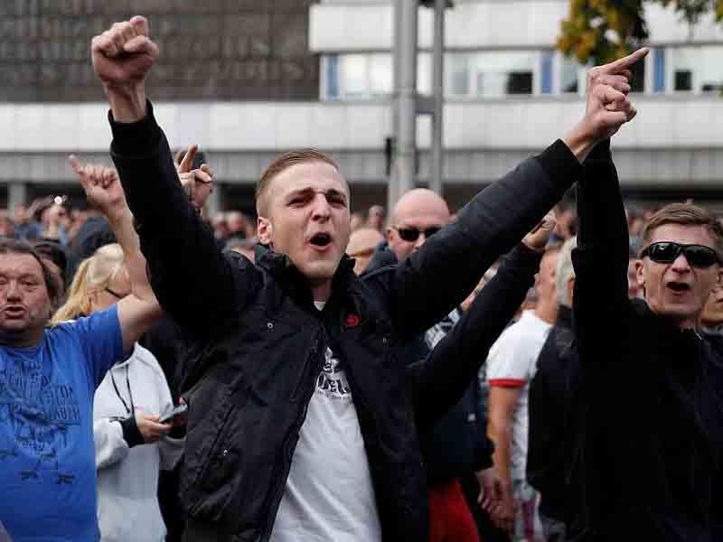 Almanlar miqrantlardan bezib: Rədd olun!