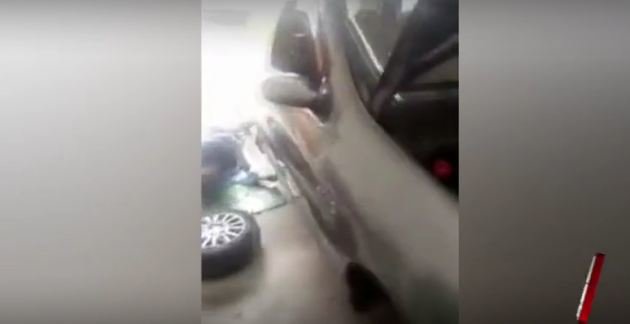 Avtomobil təmir edirdi, başına görün nə iş gəldi - VİDEO