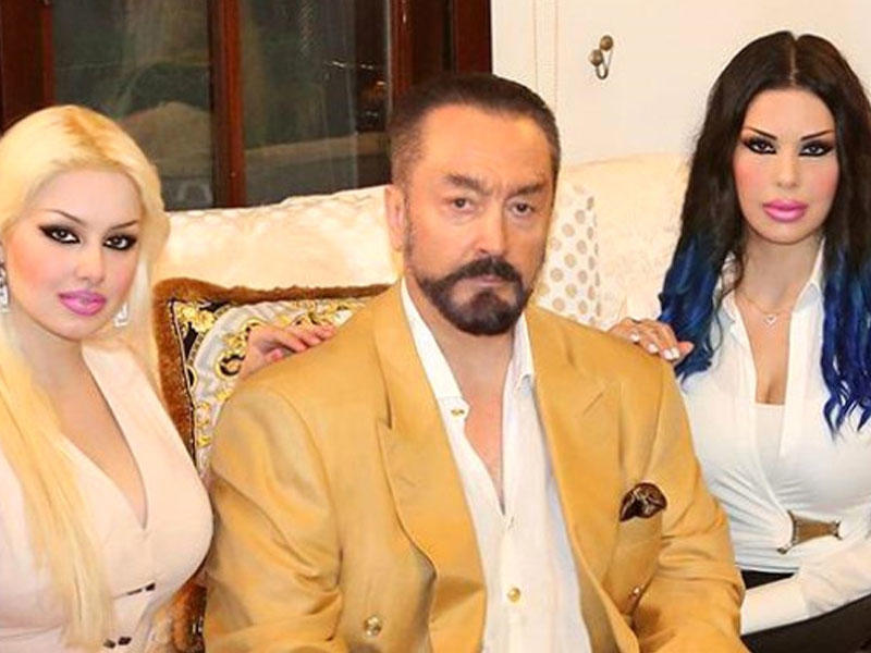 Adnan Oktarın evindən yəhudilərin müqəddəs kitabı tapıldı - FOTO