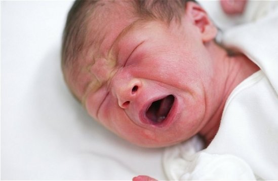 Bakıda ana uşağını doğum evində atıb qaçdı - FOTO