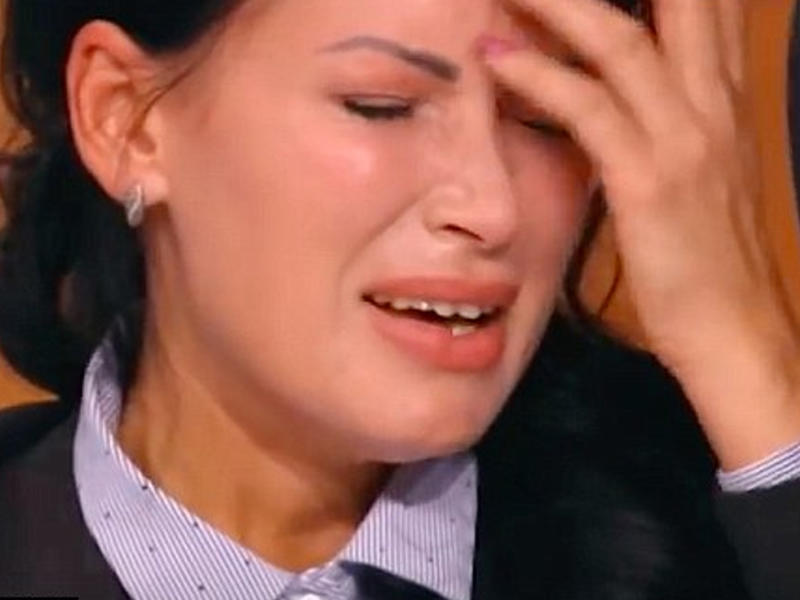 Sinəsini dikləşdirmək istəyən evli qadını həkim narkozdaykən zorladı - FOTO