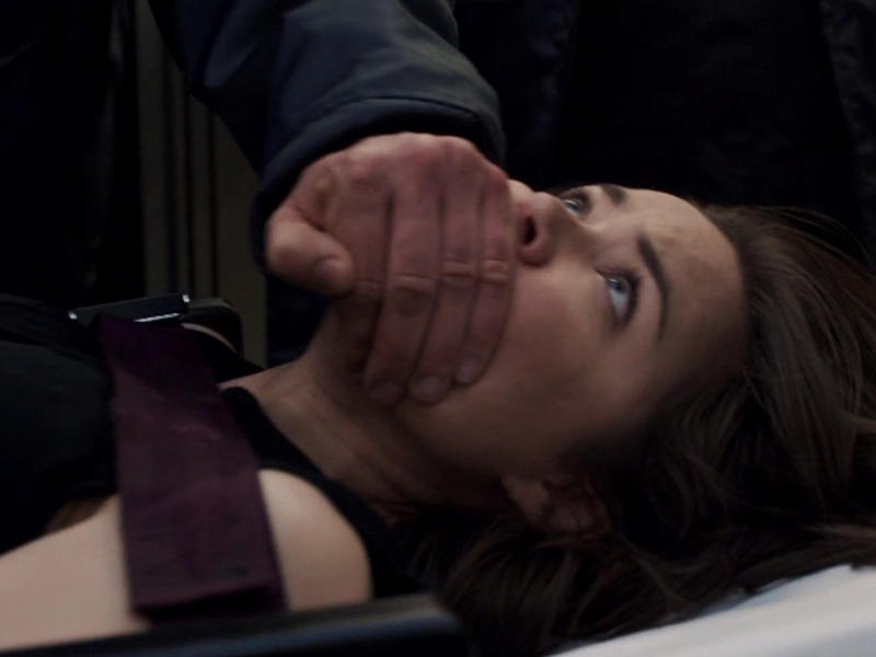 Uşaq qaçıranları polis idarəsindən çıxarıb, diri-diri yandırdılar - VİDEO ( 18+ )