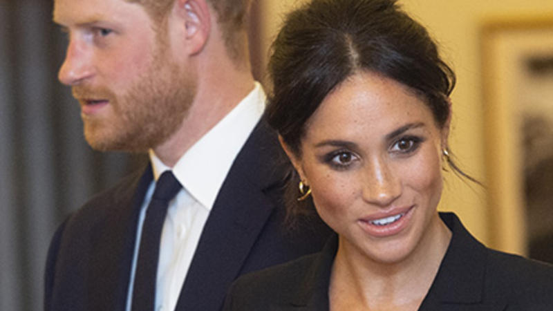 Şahzadənin həyat yoldaşı mini paltarda– FOTO