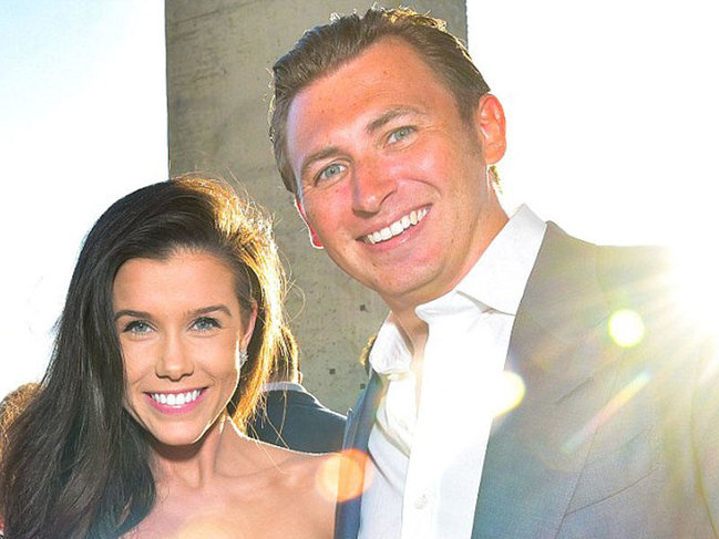 Trampın köməkçisinin toyu qalmaqala döndü - FOTO