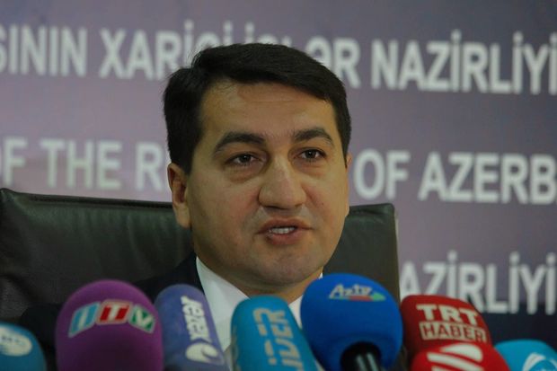 Hikmət Hacıyev: Hindistanın Ermənistana silah satması məsələsi araşdırılır