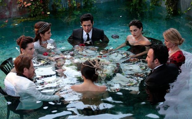 Məşhur aktyor “Ufak tefek cinayetler”də - FOTO/VİDEO