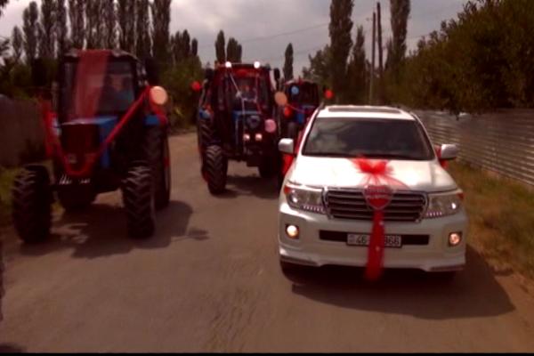 Goranboyda maraqlı toy karvanı - Dostlarından bəyə gözlənilməz sürpriz