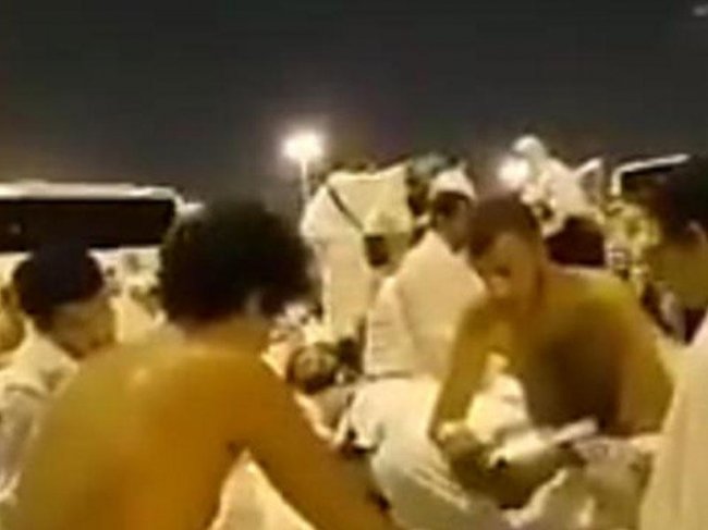 Zəvvarlar Həcc ziyarətində 