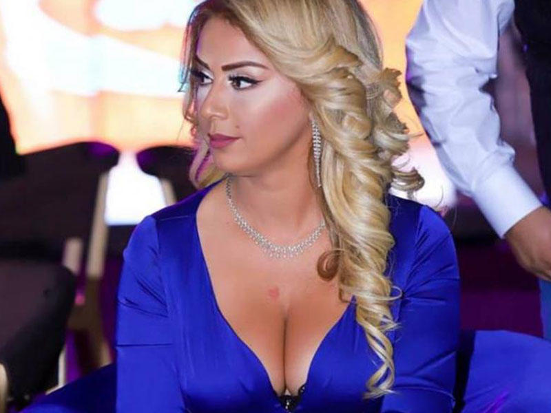 Roza sinəsi açıq ŞƏKLİNİ silmək məcburiyyətində qaldı