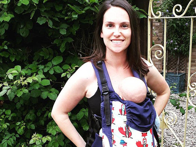 Uşaqlı qadına qatarda yer vermədilər, körpəsini ayaq üstündə əmizdirdi - FOTO