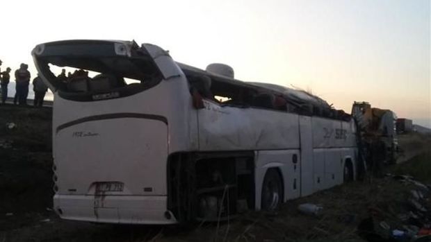 Türkiyədə avtobus dərəyə yuvarlandı: çox sayda ölü və yaralılar var