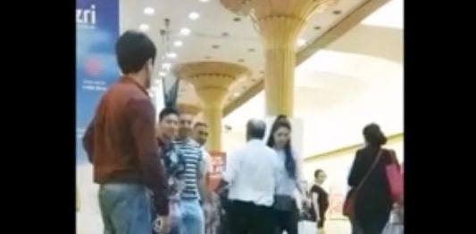 Bakı metrosunda BİABIRÇILIQ – Yaşlı kişi gənc qızlara sataşdı (VİDEO)