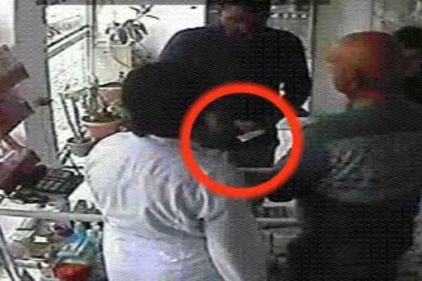 Şəkidə əcnəbi əczaçını belə aldatdı - VİDEO