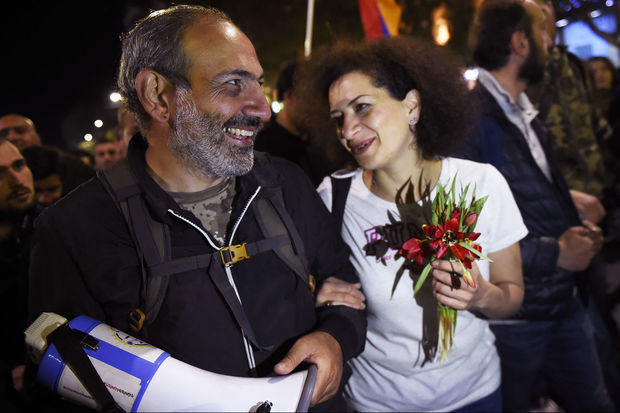 Paşinyan arvadının bərbərini köməkçi təyin etdi