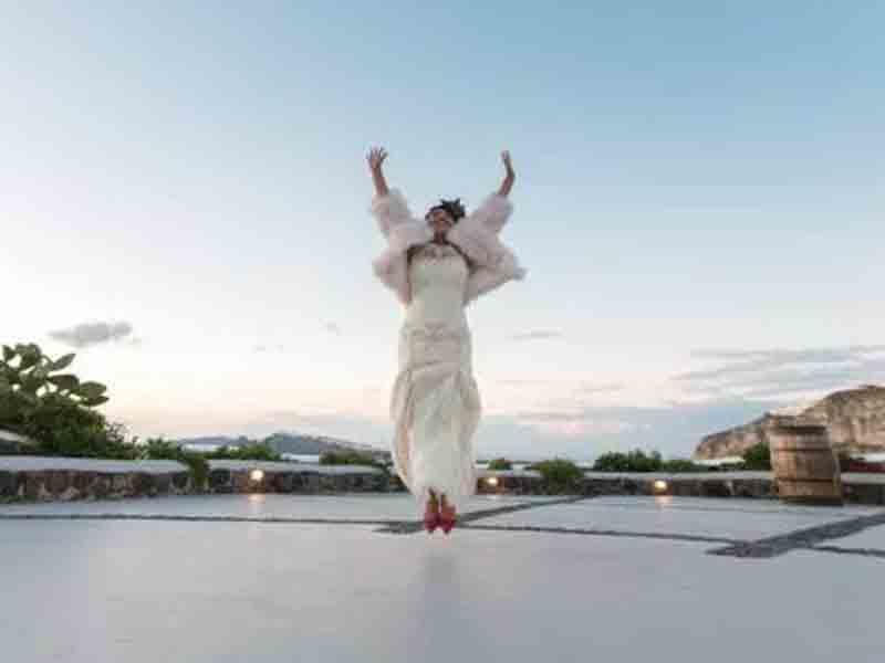 Təzə bəy aradan çıxdı, gəlin özü ilə evləndi - FOTO