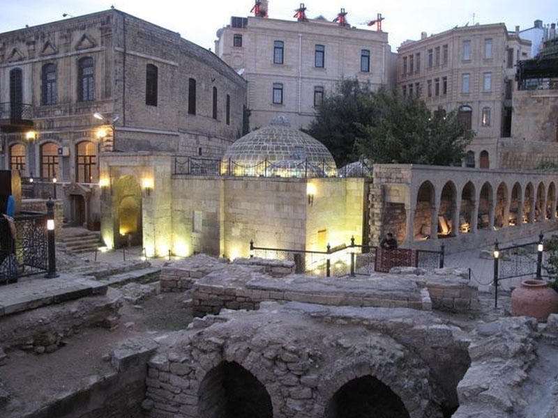 İçərişəhərdə Bakı xanının hamamı tapıldı
