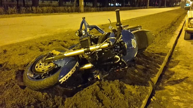 Motosiklet sürücüsü avtobusun altında qaldı - DƏHŞƏTLİ GÖRÜNTÜLƏR