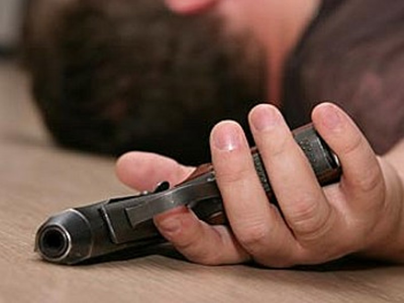 TOY YASA DÖNDÜ - Həkim özünü güllələdi - FOTO