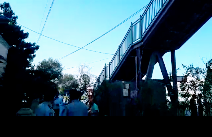 Saleh Məmmədovun tikdiyi piyada keçidində biabırçılıq: Qadınlar keçə bilmir - VİDEO