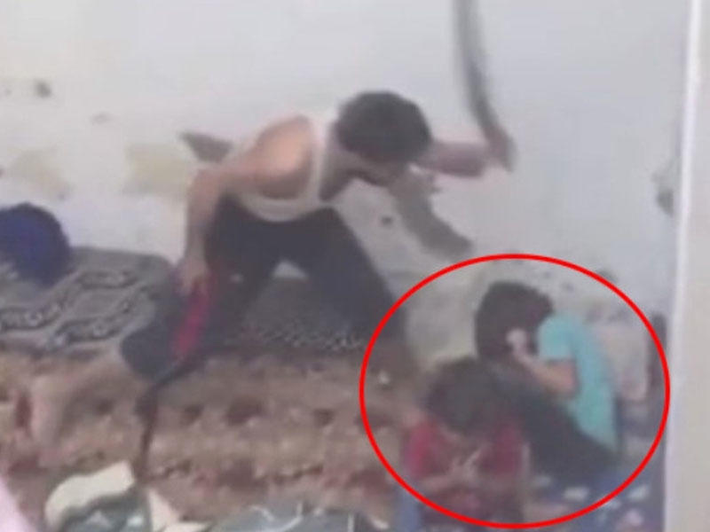 Kişi qonşusunun evini kameraya çəkəndə dəhşətə gəldi - VİDEO - FOTO