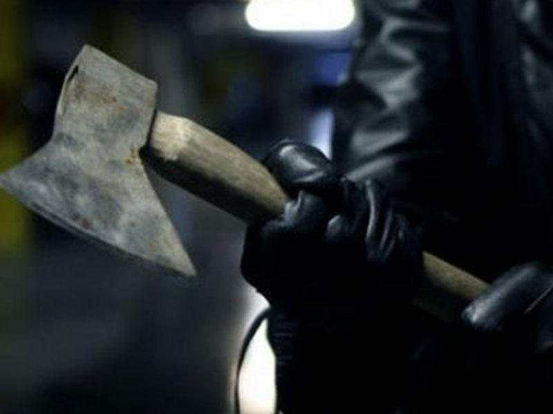 17 yaşlı oğlan anasını doğradı, tikələrinin şəklini internetə yükləmək istədi - FOTO