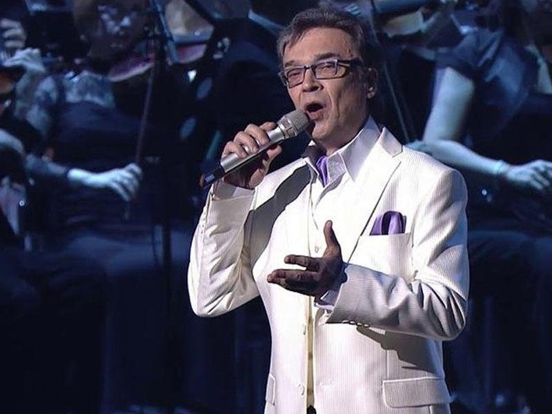 Müğənni qəzada öldü - Avtomobilin yük maşının altında əzilmə anı - VİDEO