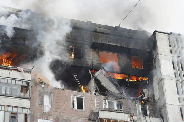 Ermənistanda beşmərtəbəli binada partlayış