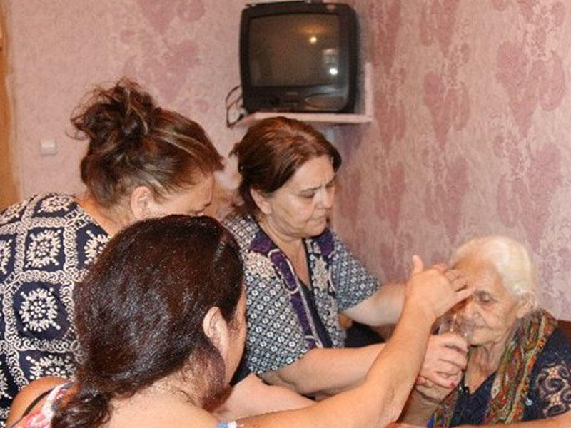 Tacirin anası gözyaşı tökdü:
