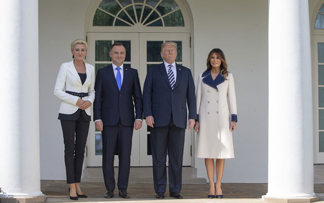 Birinci xanım sevimli brendinin 2700 avroluq geyimində - Fotolar