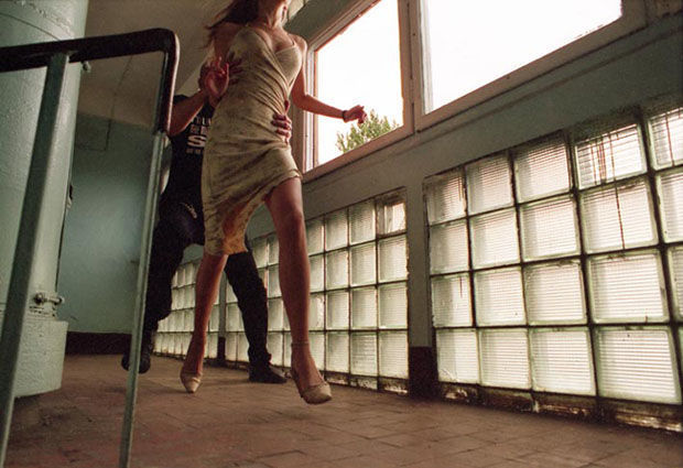 Qızı “Snapchat”ın canlı efirində zorladılar