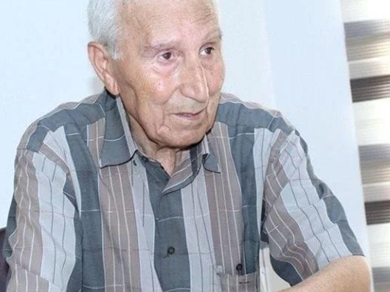 Xalq artisti biabır etdi: “Efirə lüt çıxır, alt paltarı görünür”