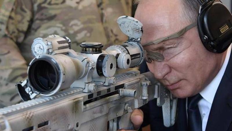 Putin snayperlə atəş açdı - FOTO/VİDEO