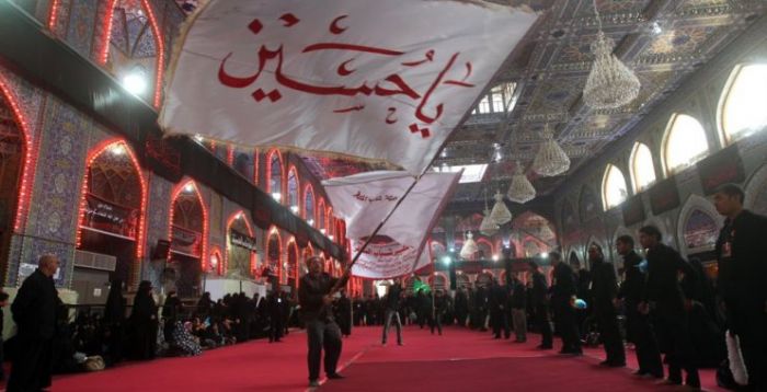 Ata İmam Hüseyn üçün oğlunun başını kəsdi - +18 VİDEO