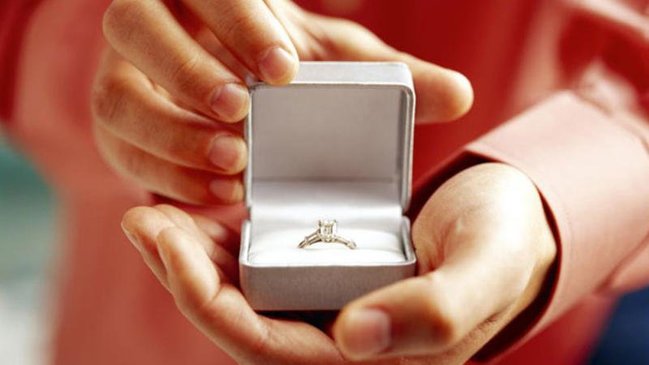 Sevgilisinə evlilik təklifi etmək üçün bötöv meşəni yandırdı: Hamı bu gəncdən danışır - FOTO