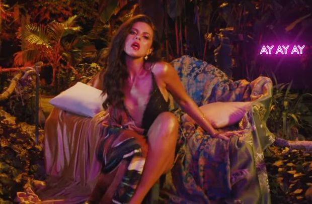 Nastya Kamenskix yeni erotik klipdə - VİDEO