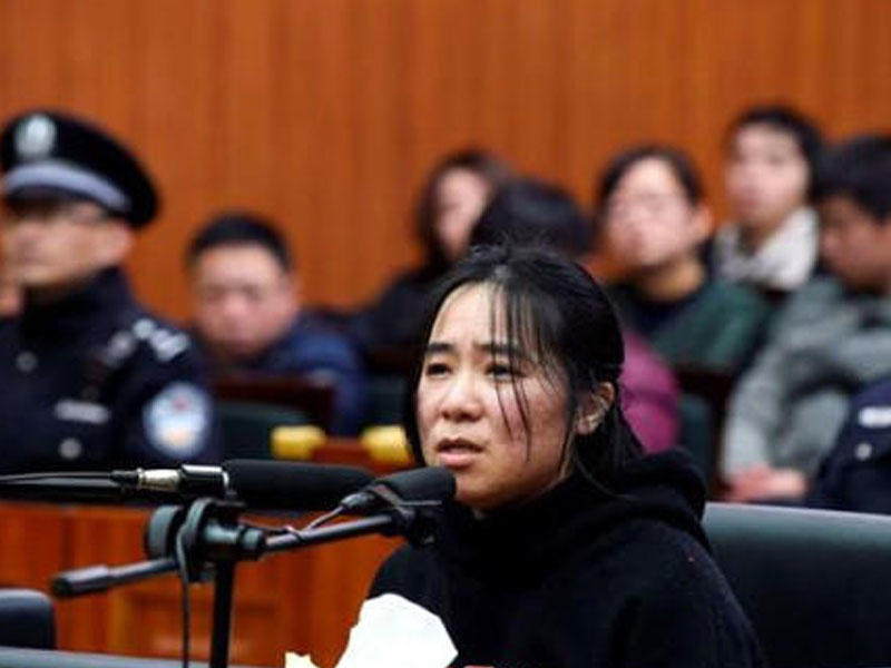 3 uşağı qəsdən yandıran dayə edam edildi - FOTO