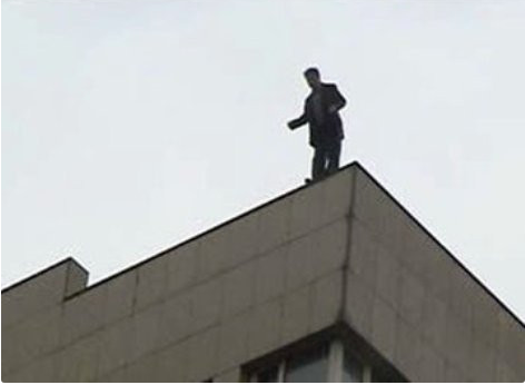 Sumqayıtda intihara cəhdin qarşısı alındı - özünü binadan atmaq İSTƏYİRMİŞ...