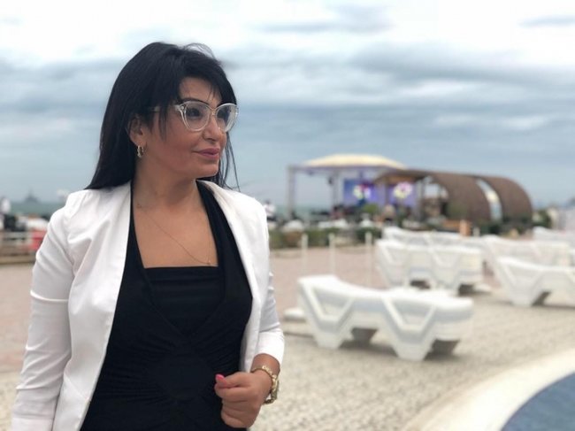 Üç kişiylə moteldə gecələmək istəyən Afət Rahilqızı rədd cavabı aldı: Get nikah kağızı gətir! - FOTO