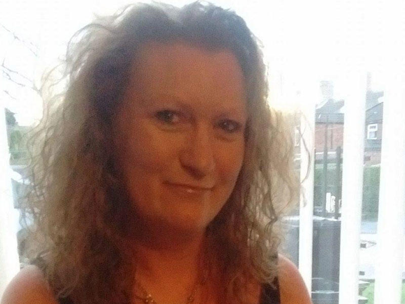 Müdirin otağında qapıçı ilə sevişən xadimə tutuldu - FOTO