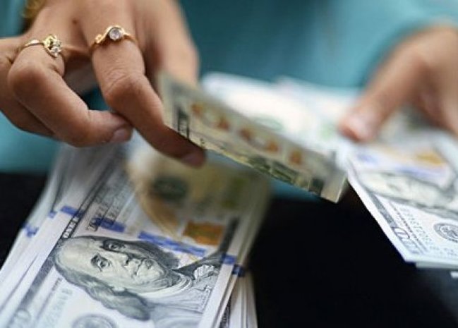 Azərbaycanda dollar yenidən rekord həddə bahalaşa bilərmi? - Açıqlama