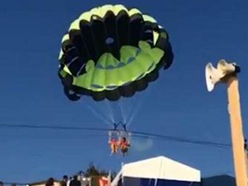 Paraşütlə düşən cütlüyü havada