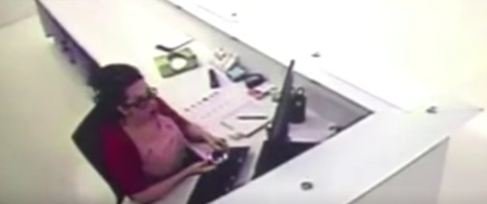 Təzminat ala bilmək üçün özünü döydü - Görüntülər anbaan videoda