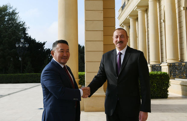 Monqolustan prezidenti İlham Əliyevlə görüşdü - FOTO