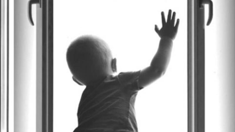 İNANILMAZ: Azyaşlı 10-cu mərtəbədən yıxıldı, SAĞ QALDI - VİDEO