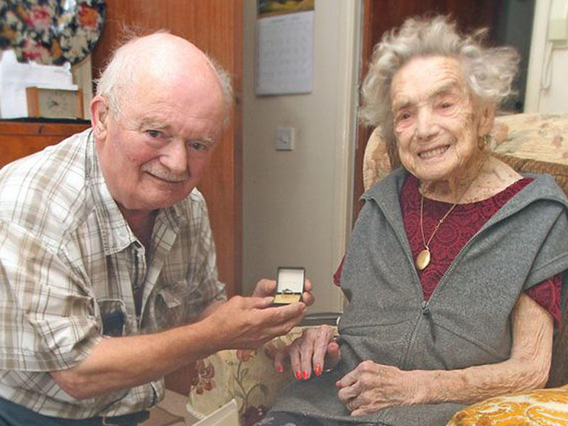 100 yaşlı qadın ərə gedir - 