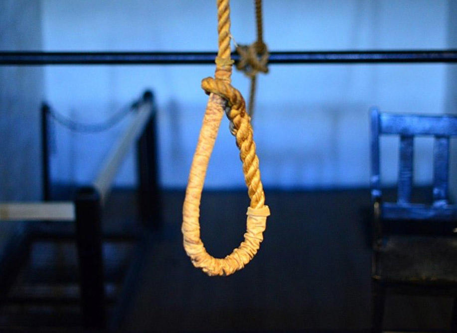 9 məktəblini qətlə yetirən şəxsi edam etdillər